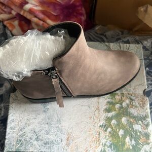 Mafulus women/kids ankle boots zipper on the  side